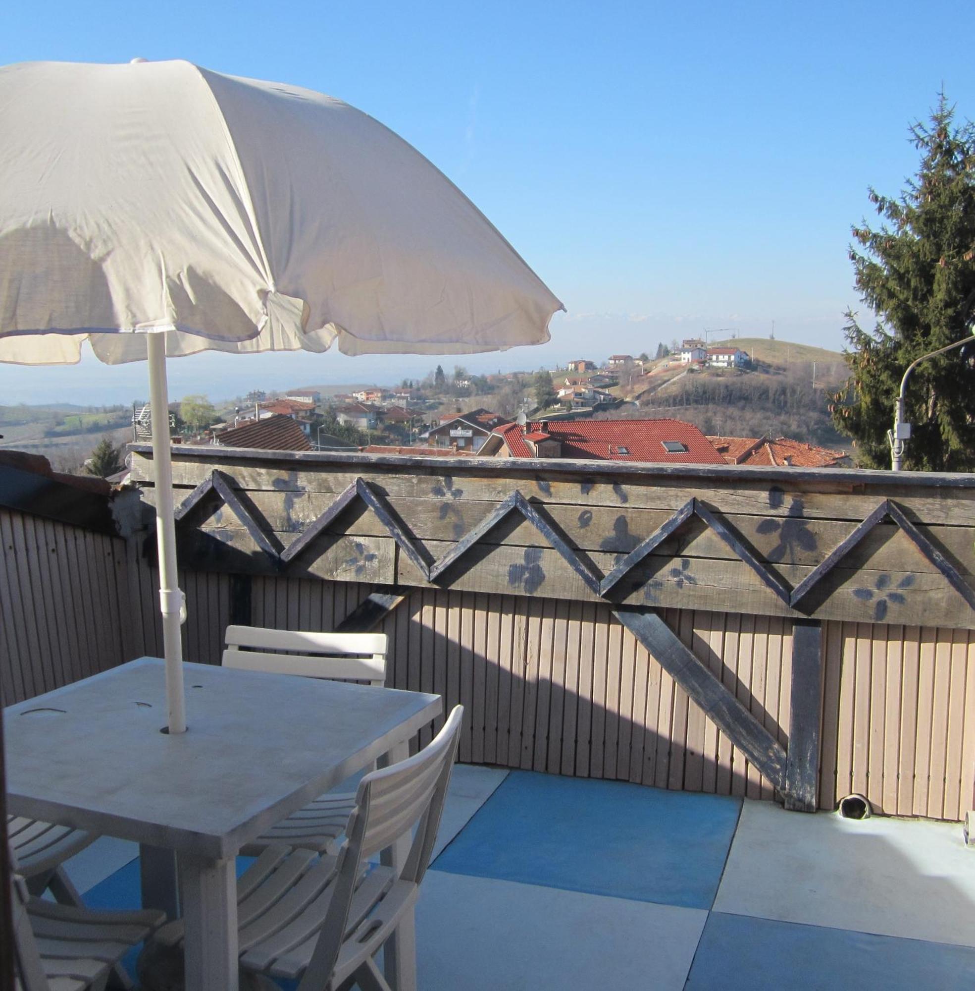 B&B I Colori Dell'Arcobaleno Belvedere Langhe Exterior photo
